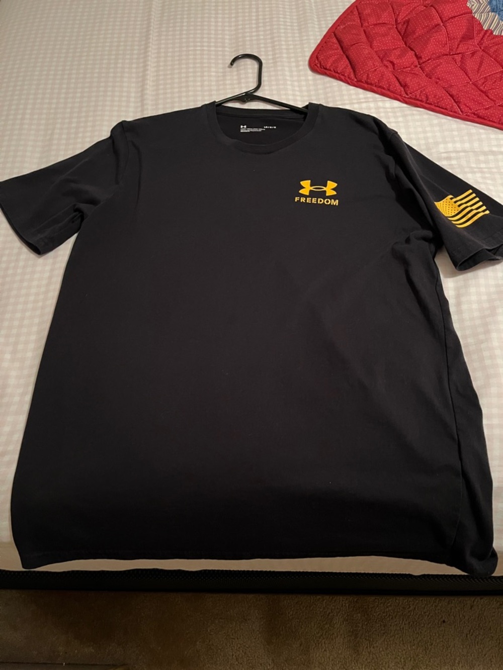 Under Armour Men’s Black Short-Sleeve Tee with Yellow Freedom Logo
